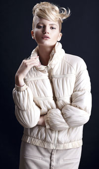 ������EasterlyƷ��Ůװ����ͷʱ��